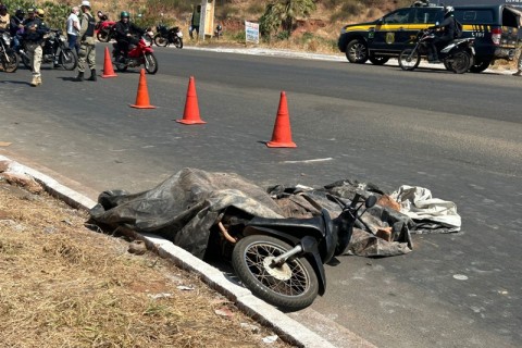 Motociclista morre ao ser colhido por uma carreta na rotatória da BR 316 em Picos