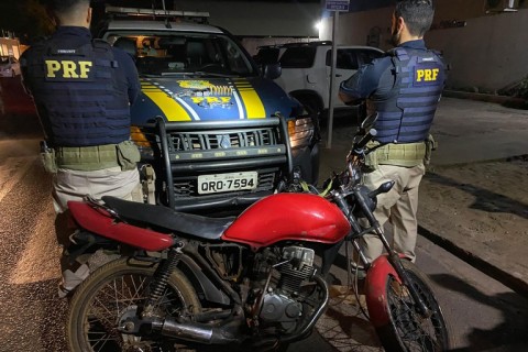 PRF no Piauí prende homem com arma de fogo e motocicleta adulterada, em Picos