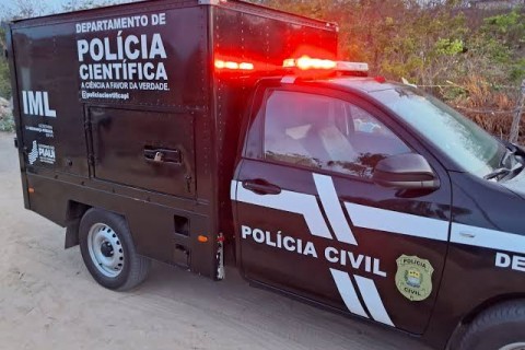 Homem é encontrado morto, semi-nú e com sinais de violência em matagal em Picos