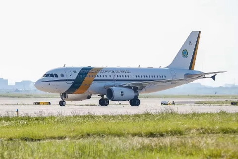 Avião de lula sofre pane e precisou ficar 5 horas voando antes do pouso para queimar combustível